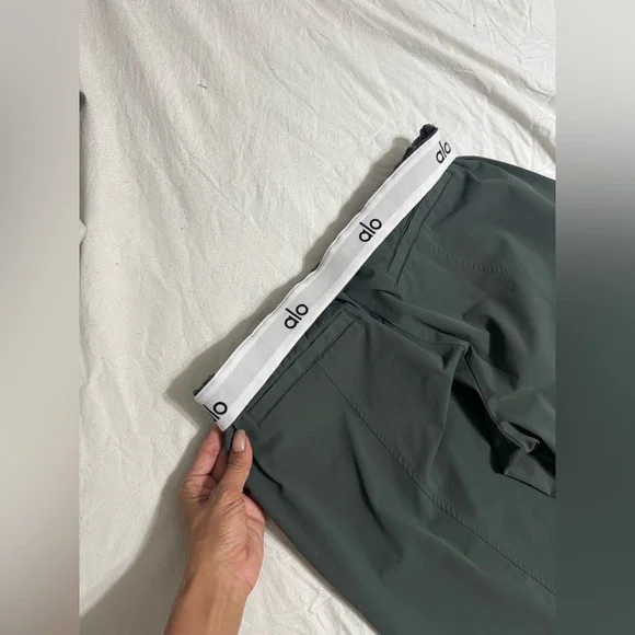 ALO Yoga Flip It Trousers Dark Green Pants - Picture 7 of 9